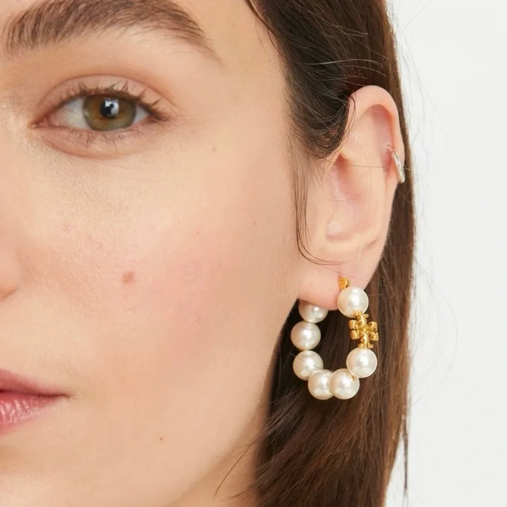 NWT Tory Burch Eleanor Kira Pearl Hoop Earrings - Picture 2 of 10